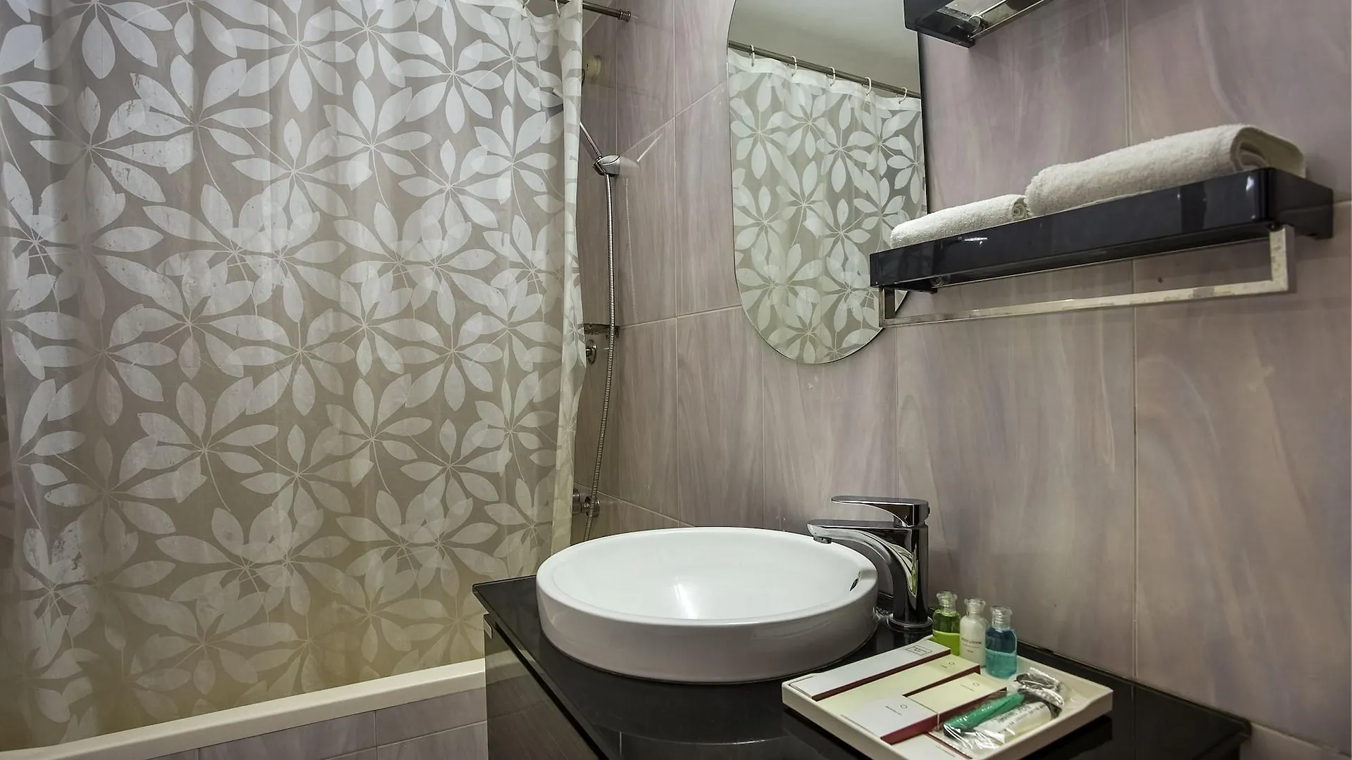 Hotel Highgarden Dhaka 3*,